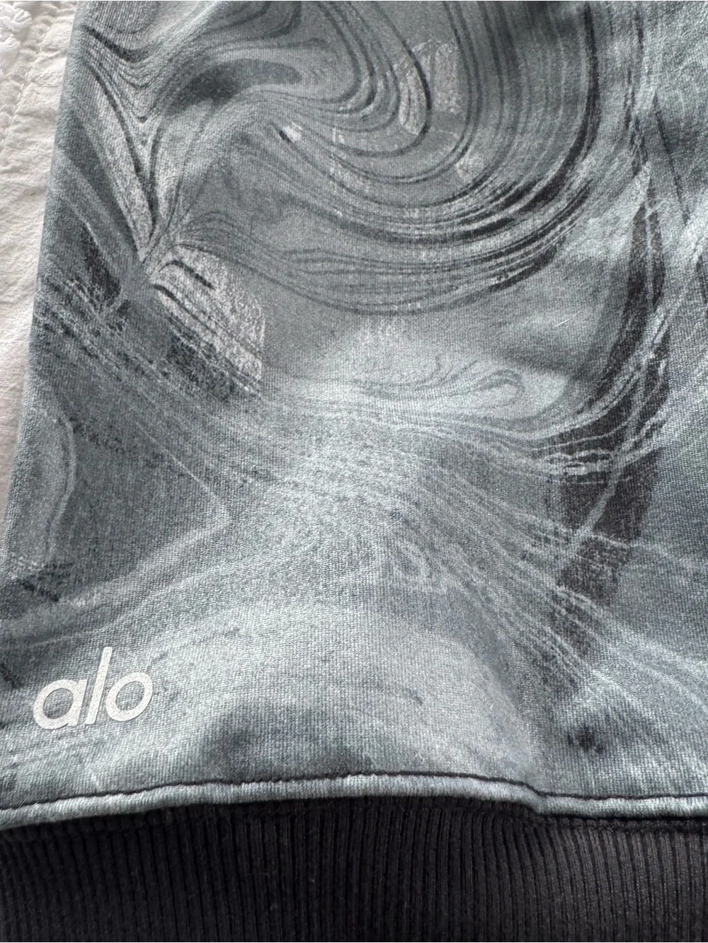 Alo Yoga Goddess Ribbed Legging size medium in Marble Swirl.